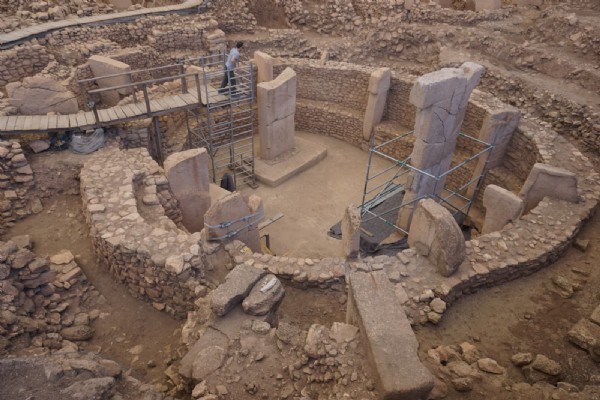GÖBEKLİTEPE’NİN KUZEYİNDE İLK KAZI! 80’E 70 METRELİK YENİ ALANDA TARİHİN İZLERİ ARANIYOR